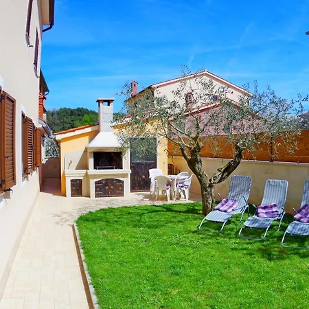 Tina & Denis Apartment *