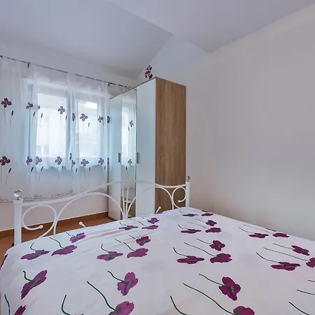 Tina & Denis Apartment *