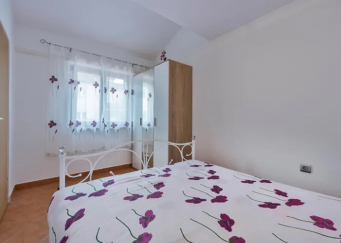 Tina & Denis Apartman *