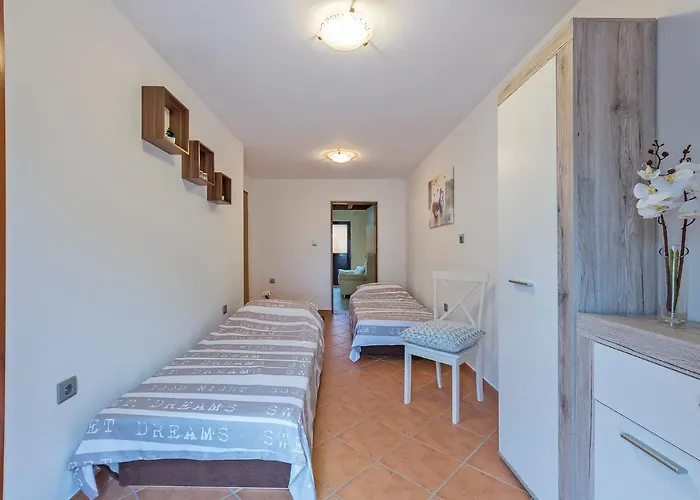 Tina & Denis Apartman *